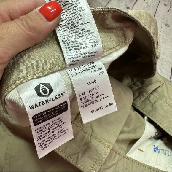 NWT levi's carrier cargo shorts sz 40 - Picture 2 of 9